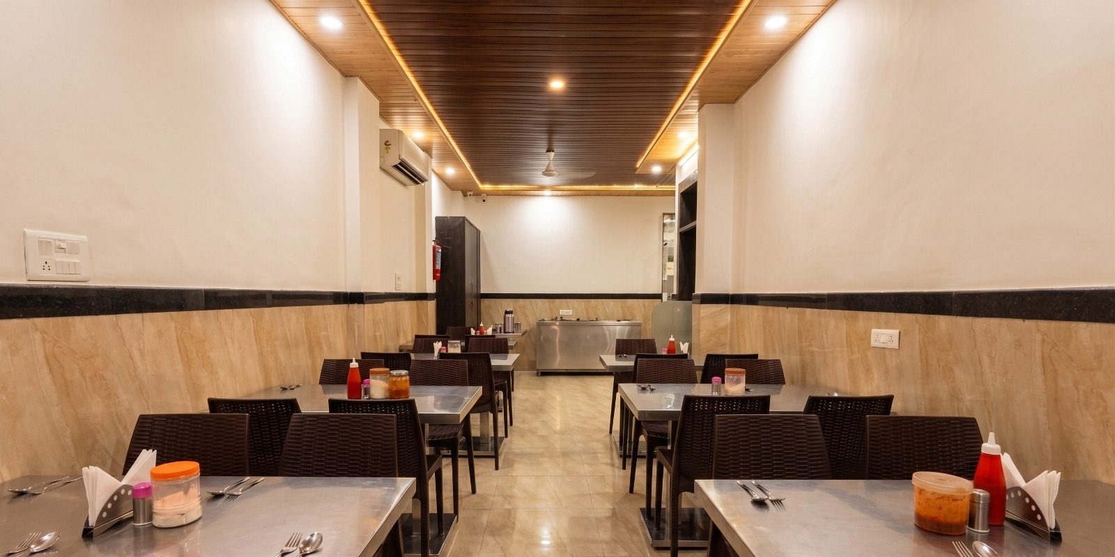 Air-conditioned dining hall